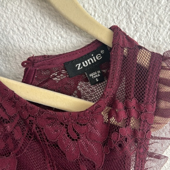 Zunie girls burgundy dress size 5 purchased from Nordstrom
Perfect for holidays - Picture 2 of 2